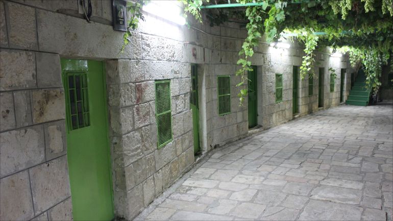 3-جزء من الغرف داخل الزاوية الأفغانية والتي كانت مخصصة في السابق لإيواء الحجاج والخلوة الصوفية وحاليا لا تستخدم.