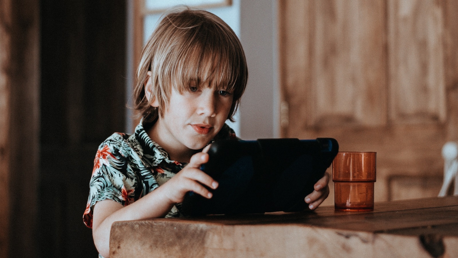 من المهم أن يتولد إدراك مجتمعي عما يحدث في هذا الصدد حيث أن البيئة المجتمعية المتكونة قد تصاحبها ظواهر مجتمعية هائلة يصعب علاجها مستقبلا من قبل الخبراء النفسيين والاجتماعيين