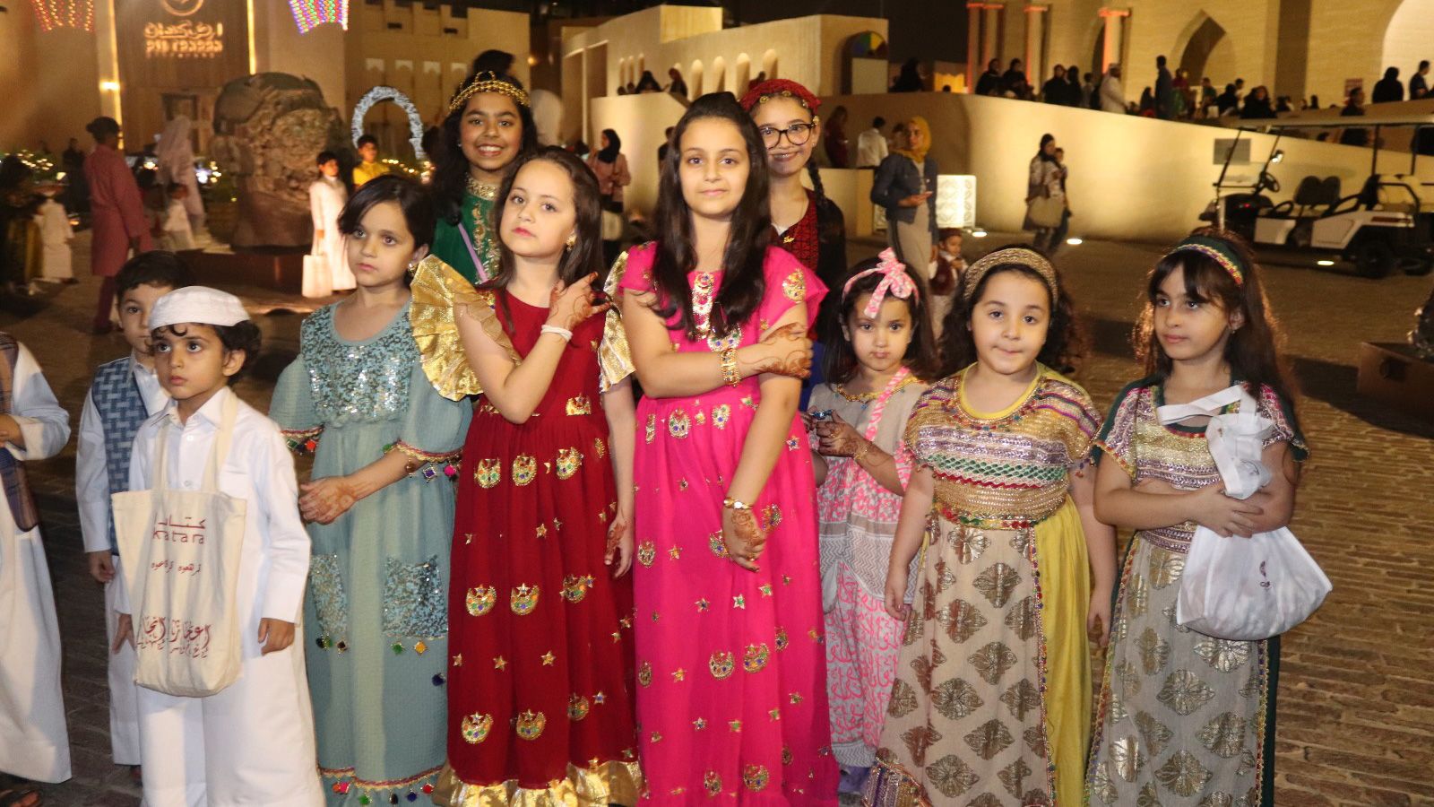 المشاركة في القرنقعوه لها الزي الخاص بها -