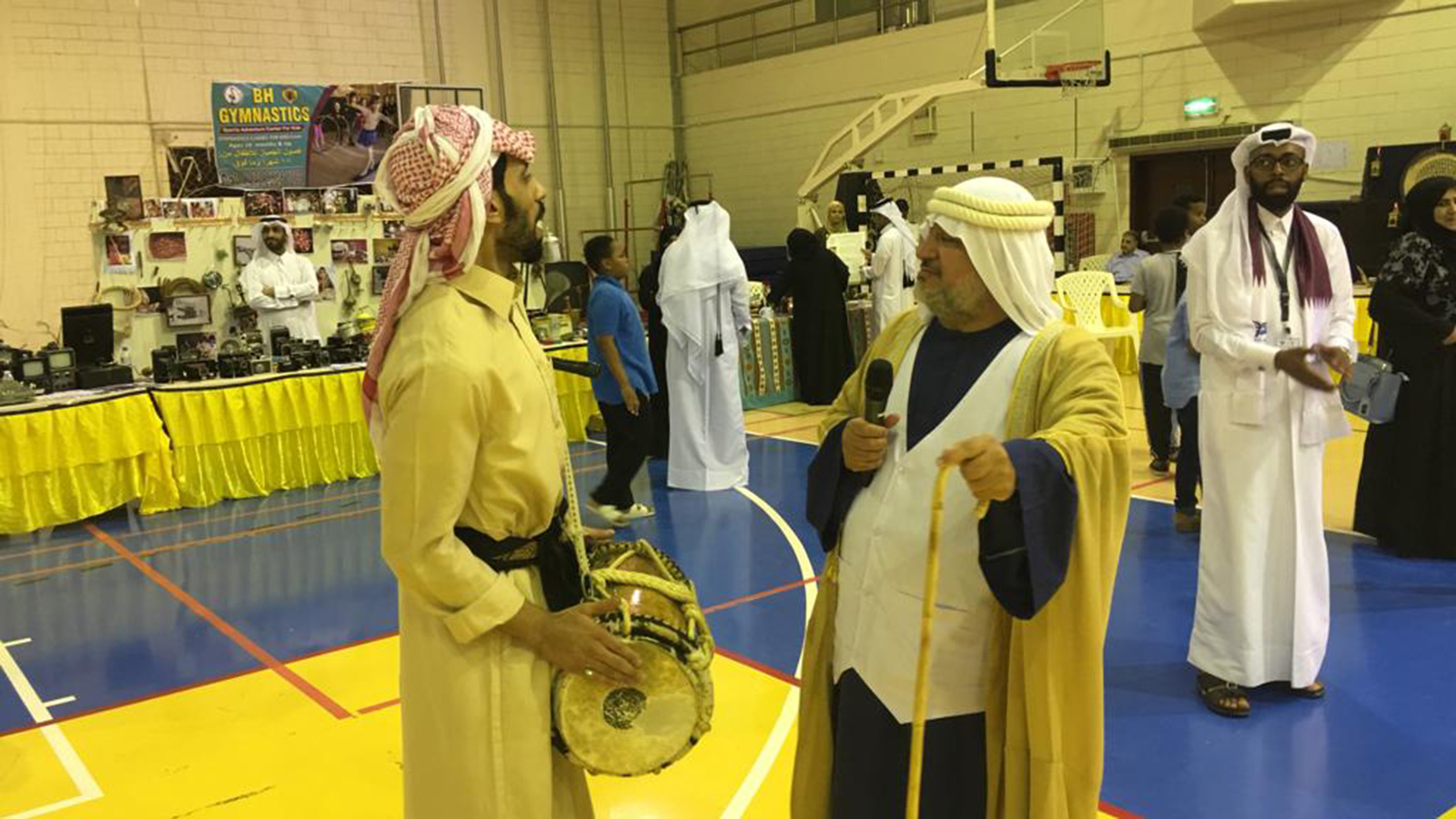 اعطيني الله يعطيكم .. بيت مكة يوديكم .. هي الهزيج الأشهر للقرنقعوه في قطر