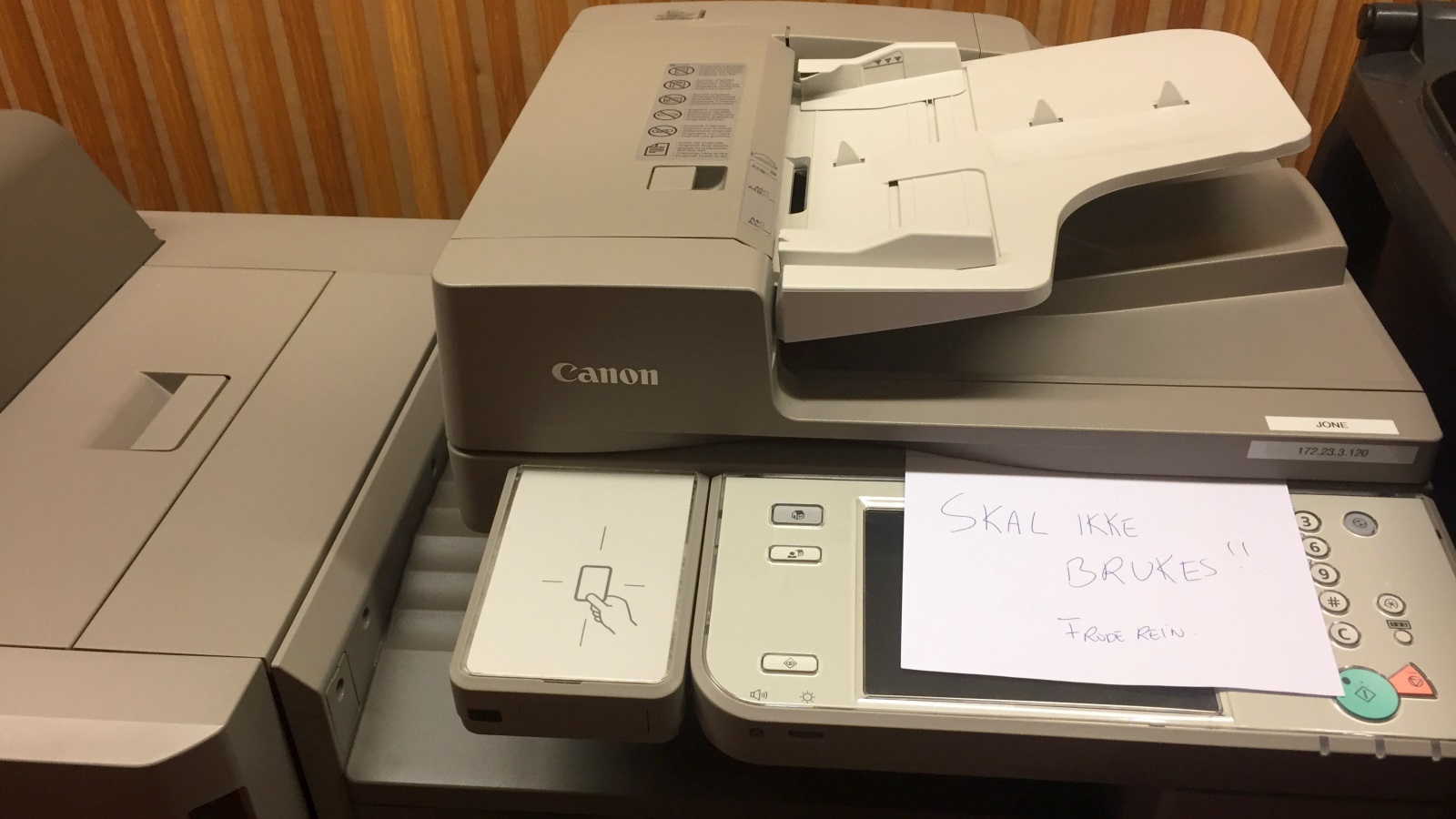 ‪الطابعة أيضا يمكن أن تتأثر بالهجمات الإلكترونية‬ الطابعة أيضا يمكن أن تتأثر بالهجمات الإلكترونية (رويترز)