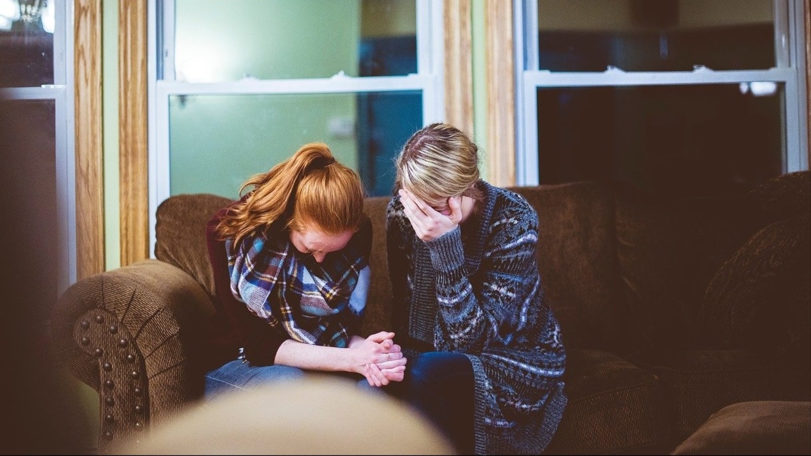 ‪البكاء المكتوم هو إشارة إنذار لمواجهة الإنسان لأشرس أنواع الاكتئاب‬ (بيكساباي)