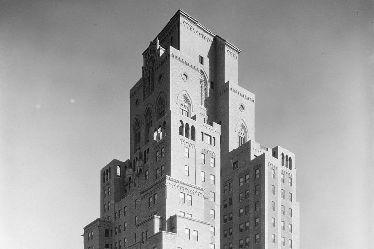 UNITED STATES - JANUARY 03: The Barbizon was a residence-hotel for women that was located on 63rd Street and Lexington Avenue. Barbizon Hotel (New York, N.Y.) (Photo by MCNY/Gottscho-Schleisner/Getty Images)
