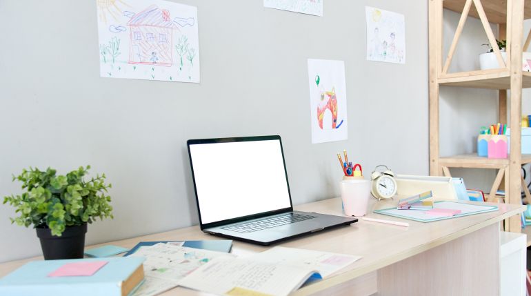 ركن الدراسة الخاص بالاطفال لتشجيعهم على الدراسة