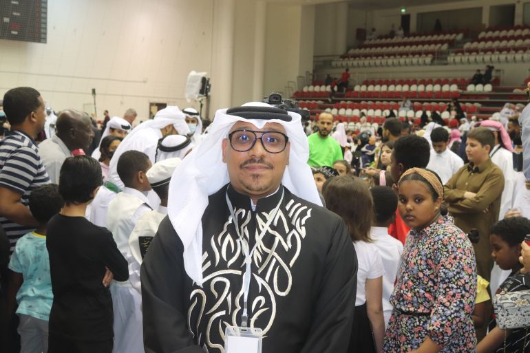 متحدث من فريق لمسات حانية (الجزيرة)