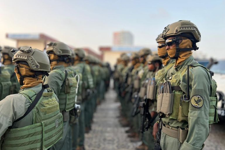 - الصورة رقم 909: عدنان علي، 25 ديسمبر 2025، مقديشو، الصومال، قوات الشرطة التي تشارك في تأمين الإنتخابات البلدية في مقر اللجنة الوطنية المستقلة للإنتخابات والحدود في مديرية وابري بمدينة مقديشو، صورة خاصة بالجزيرة نت.