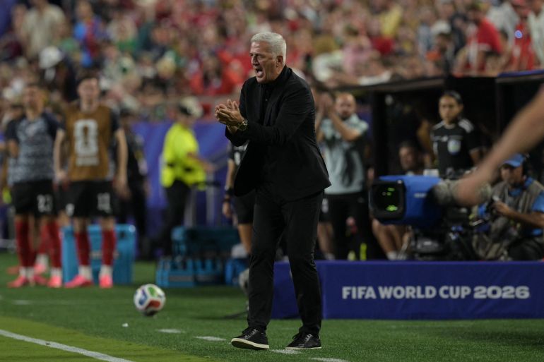 Algeria's Bosnian head coach Vladimir Petkovic shouts instructions to his players from the touchline during the 2026 World Cup Group J football match between Algeria and Austria at the Kansas City Stadium in Kansas City on June 27, 2026.